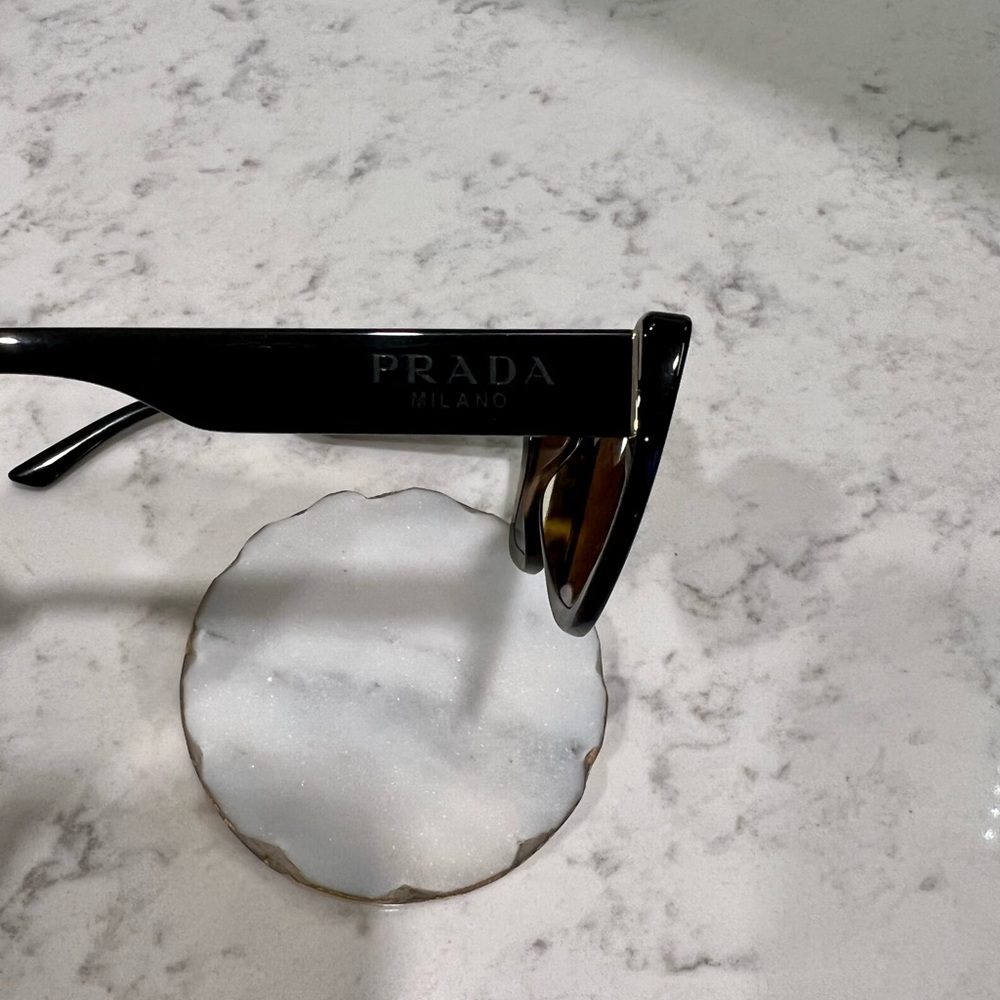 Authentic Prada sunglasses - Picture 9 of 10